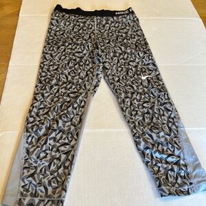NIKE Pro Size Medium Leggings Cool Facet Training